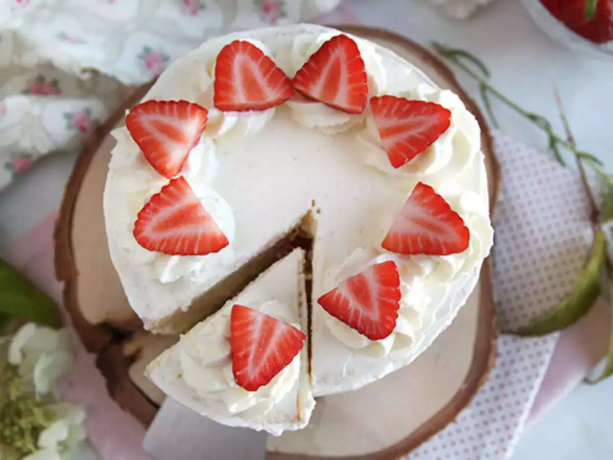 Çilekli ve Mascarpone Kremalı Katlı Pasta - fotoğraf 3