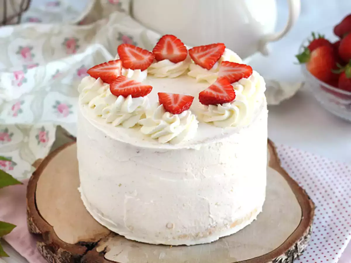 Çilekli ve mascarpone kremalı katmanlı pasta - fotoğraf 5