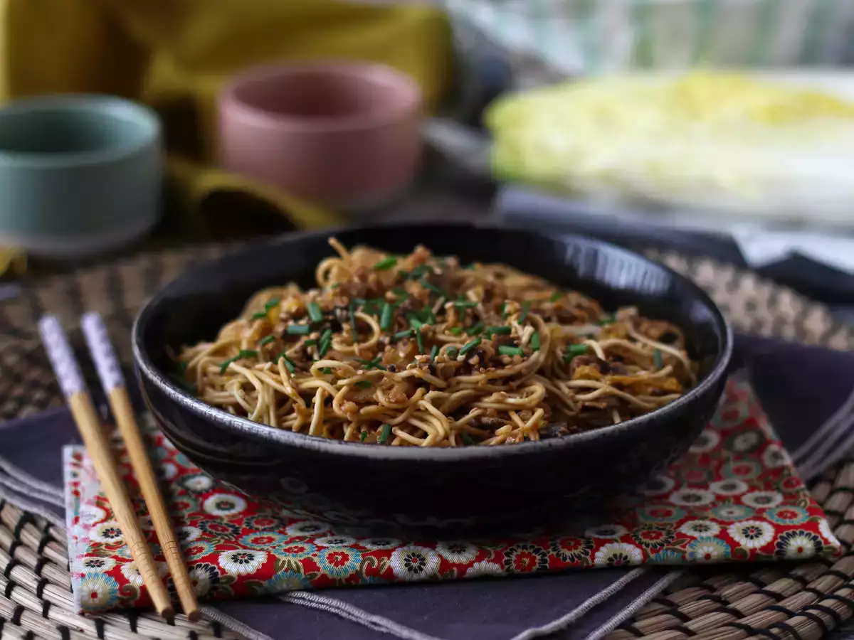 Çin noodle wok (sebze ve dokulu soya proteini) - fotoğraf 4