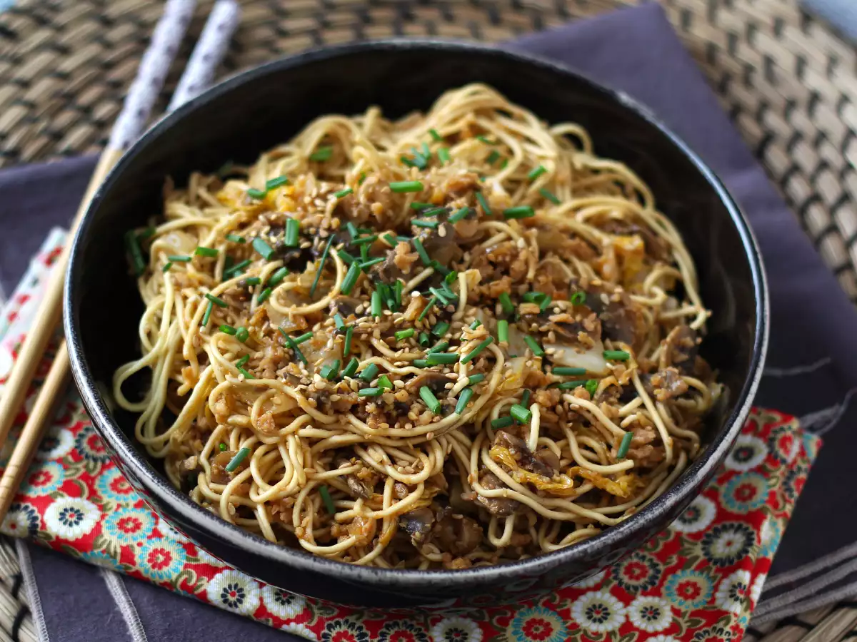 Çin noodle wok (sebze ve dokulu soya proteini) - fotoğraf 6