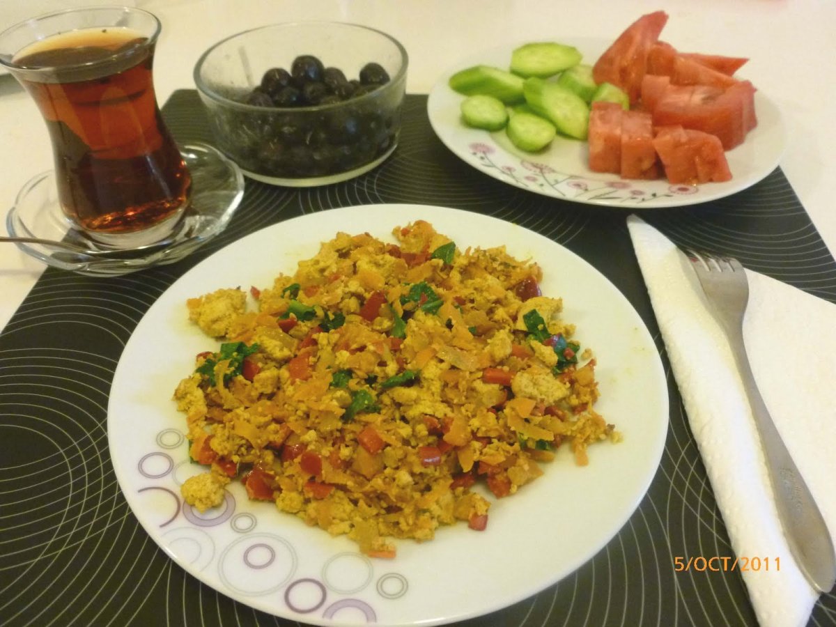 Çırpılmış tofu (tofu scramble)