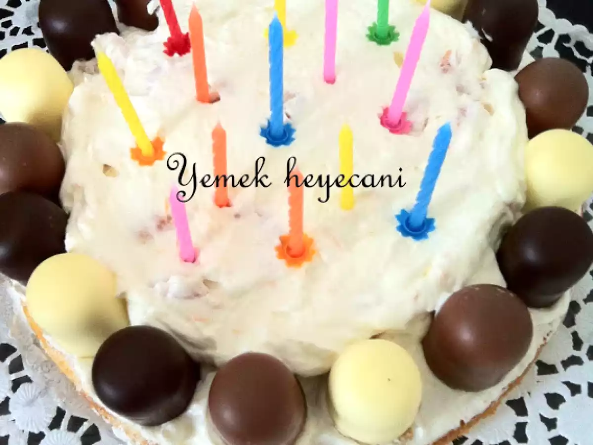 Çocuklar için krem șantili doĝum günü pastası