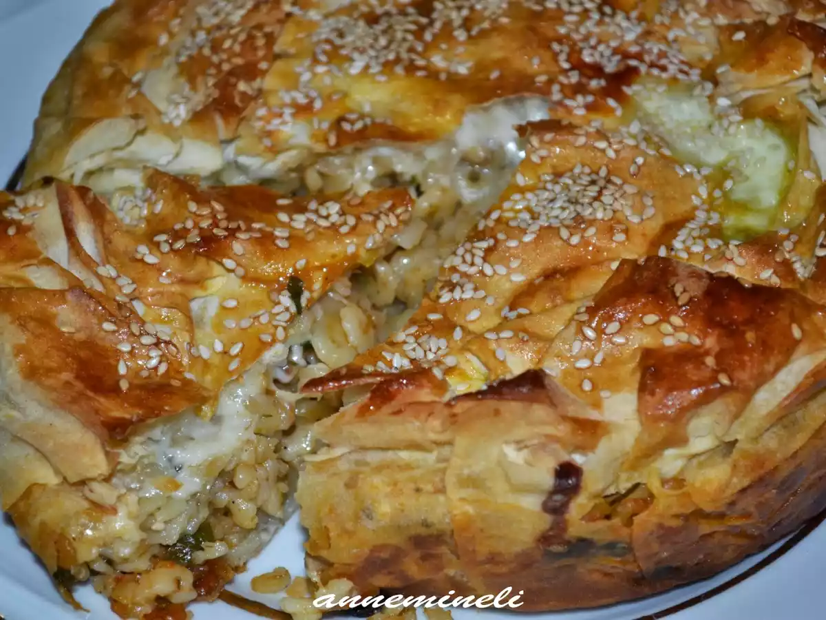 ÇORBALIK ERİŞTEDEN YUFKALI KALIP BÖREK - fotoğraf 2