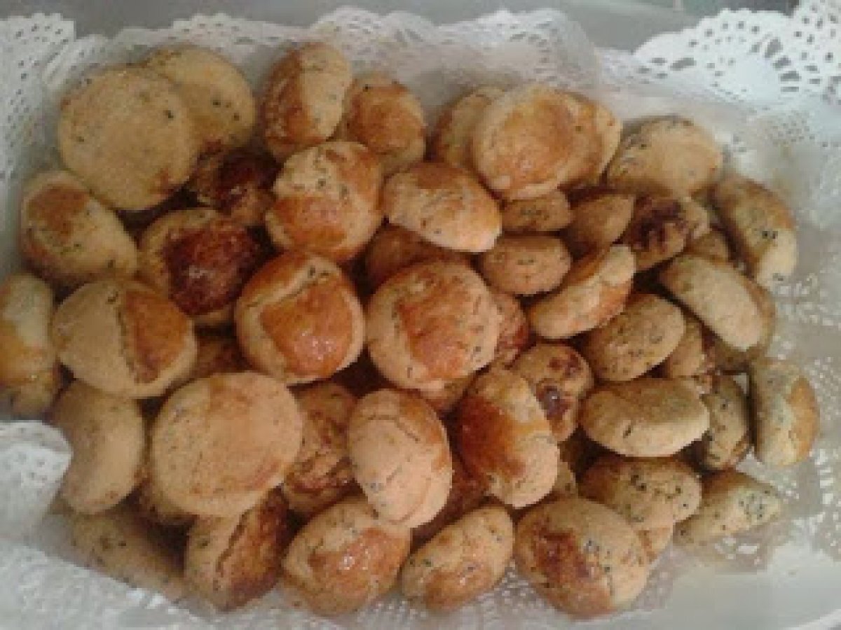 ÇÖREK OTLU MİNİK KURABİYELER