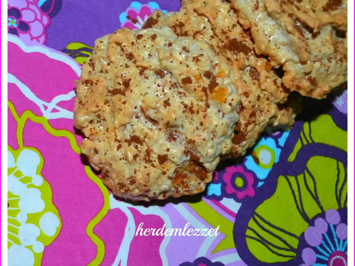 CORN FLAKESLİ FINDIKLI MERENG KURABİYE