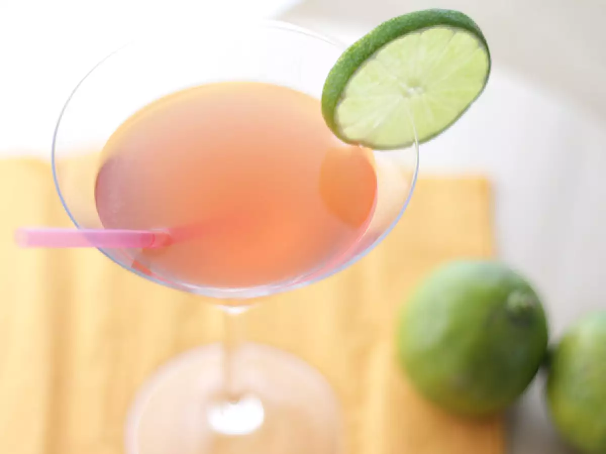 Cranberry Suyuyla Cosmopolitan Kokteyli - fotoğraf 2