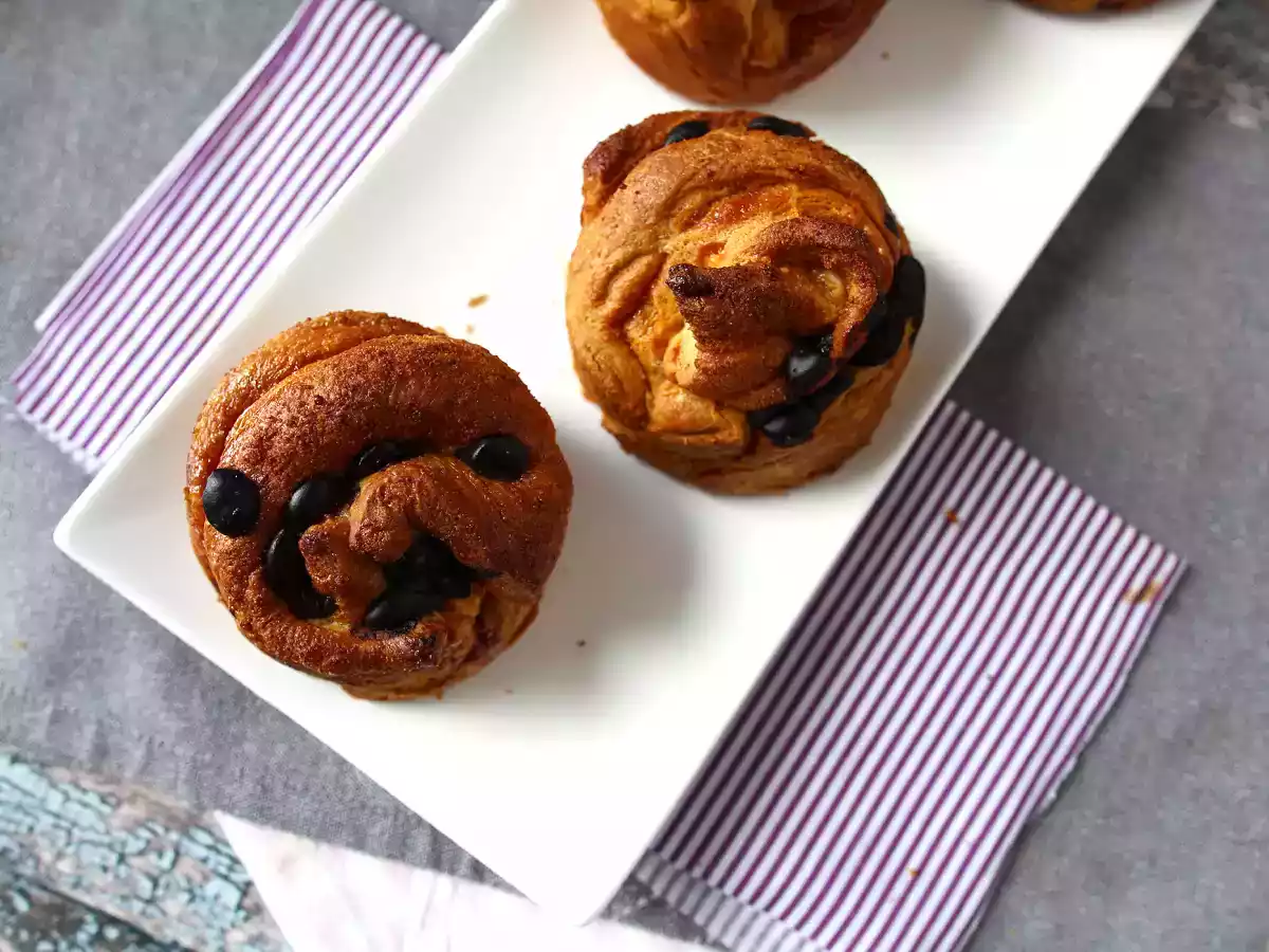 Cruffin, kruvasan ve muffin kombinasyonu, muhallebi ve çikolata ile - fotoğraf 7