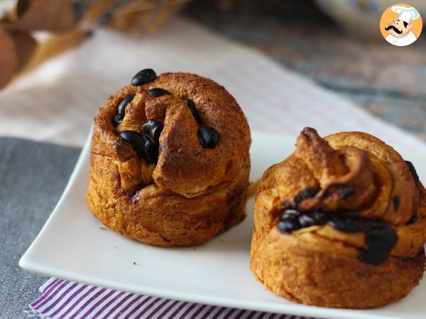 Cruffin, kruvasan ve muffin kombinasyonu, muhallebi ve çikolata ile - fotoğraf 4