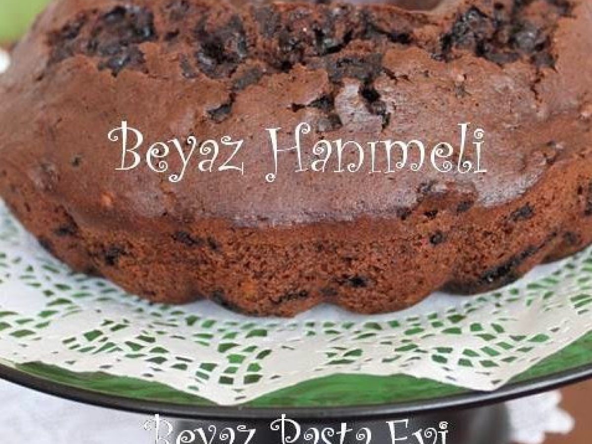 Damla çikolatalı ve cevizli enfes kek