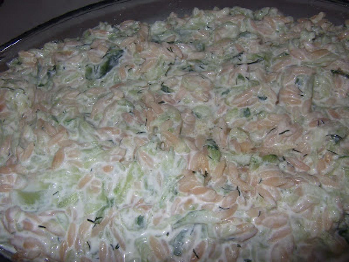 Dereotlu şehriye salatası ve geldim