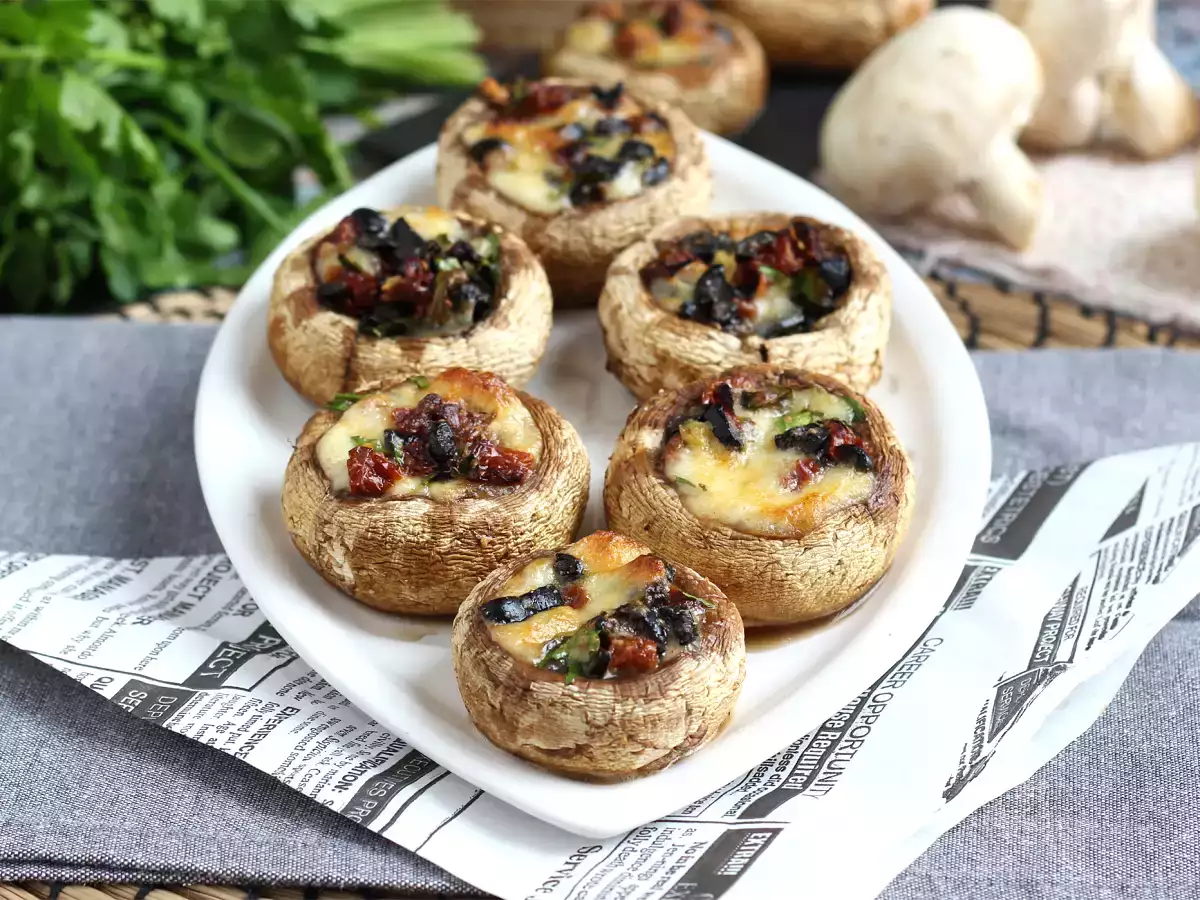 Doldurulmuş ve fırınlanmış mantarlar (aperatif için harika bir fikir) - fotoğraf 2