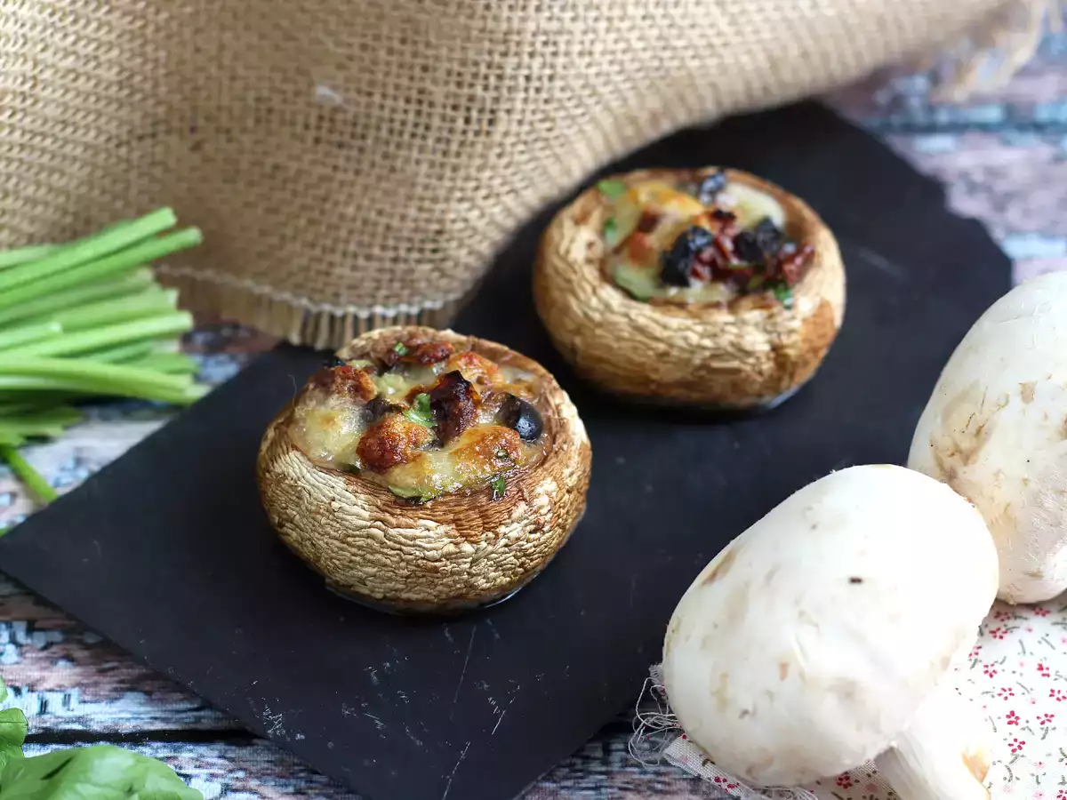 Doldurulmuş ve fırınlanmış mantarlar (aperatif için harika bir fikir) - fotoğraf 4