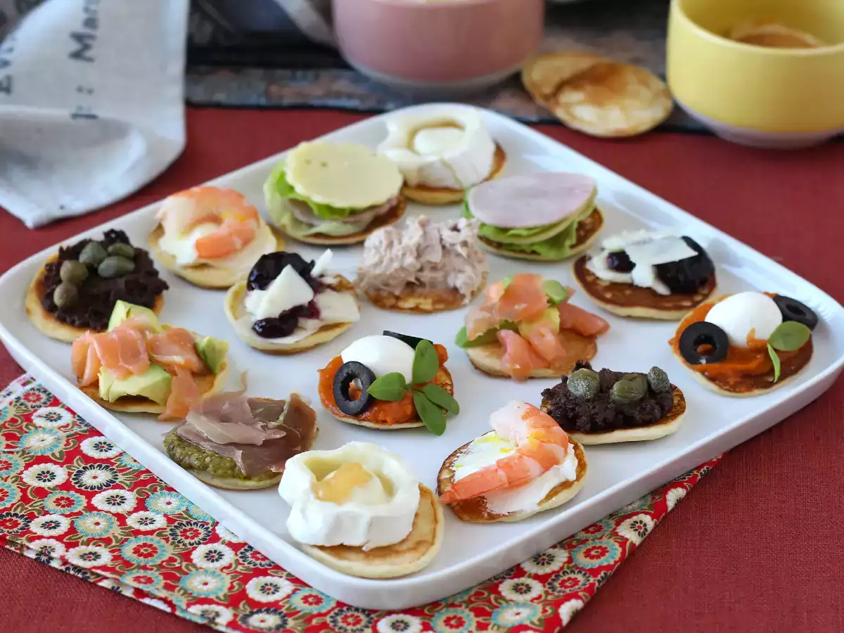 Dolgulu Blini Tabağı: Kutlamalar İçin Rengârenk ve Lezzetli Atıştırmalıklar