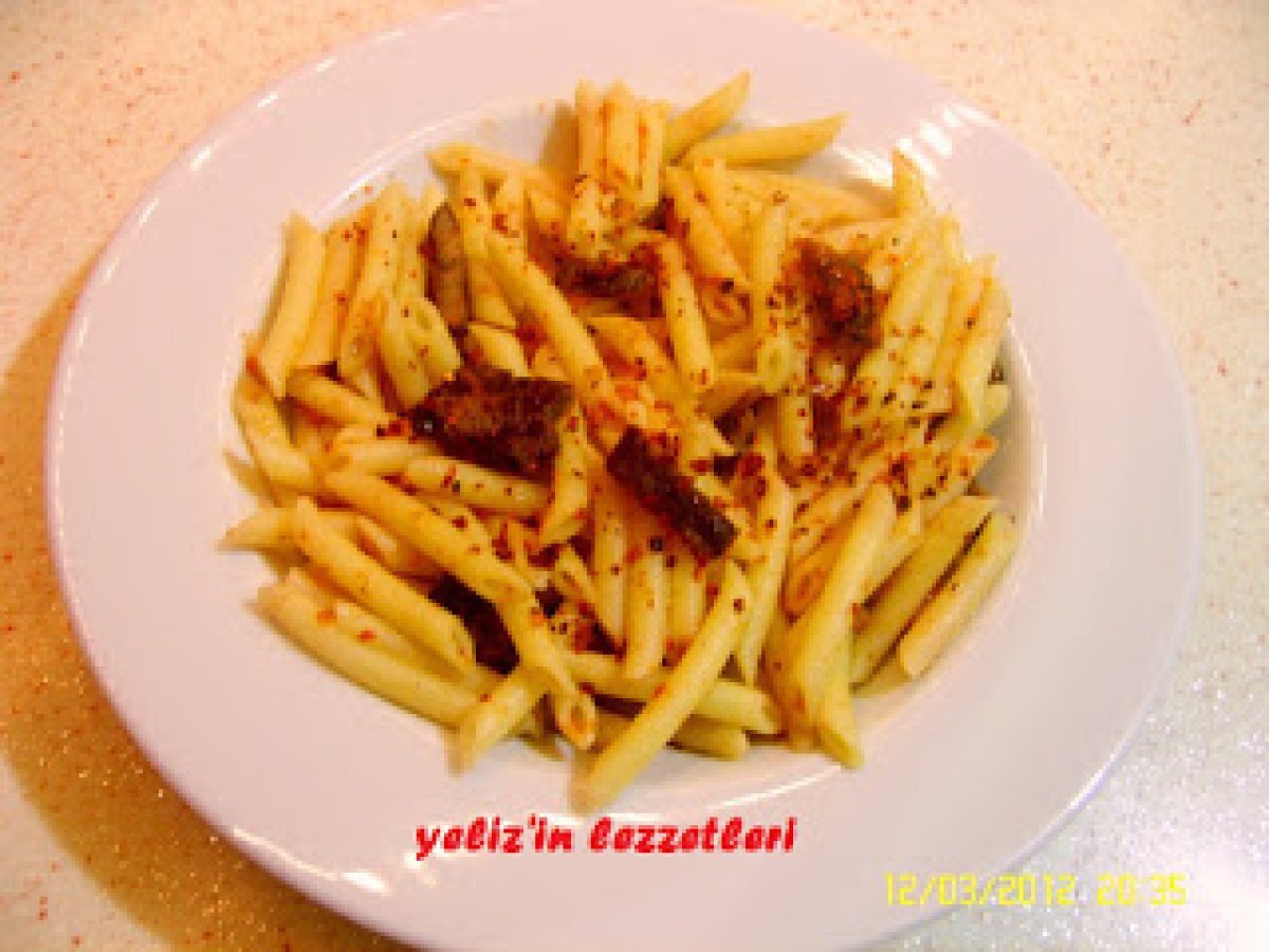 DOMATES SOSLU ETLİ PENNE MAKARNA