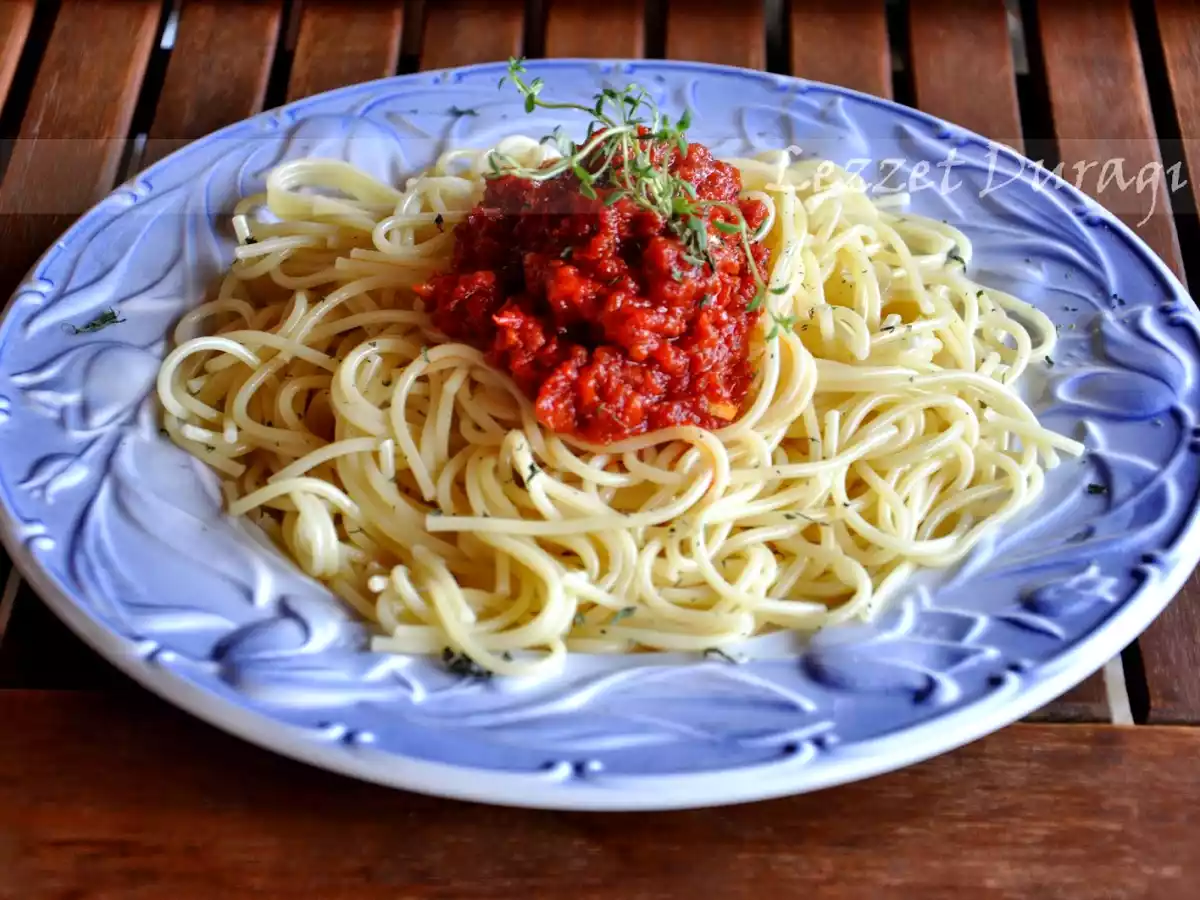 Domates Soslu Spagetti