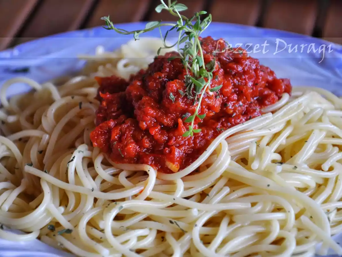 Domates Soslu Spagetti - fotoğraf 2
