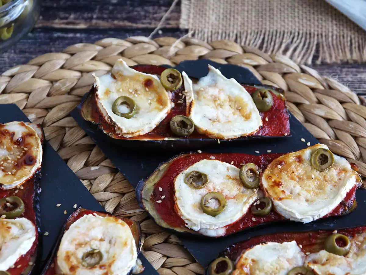 Domates Soslu ve Keçi Peynirli Patlıcan Dilimleri