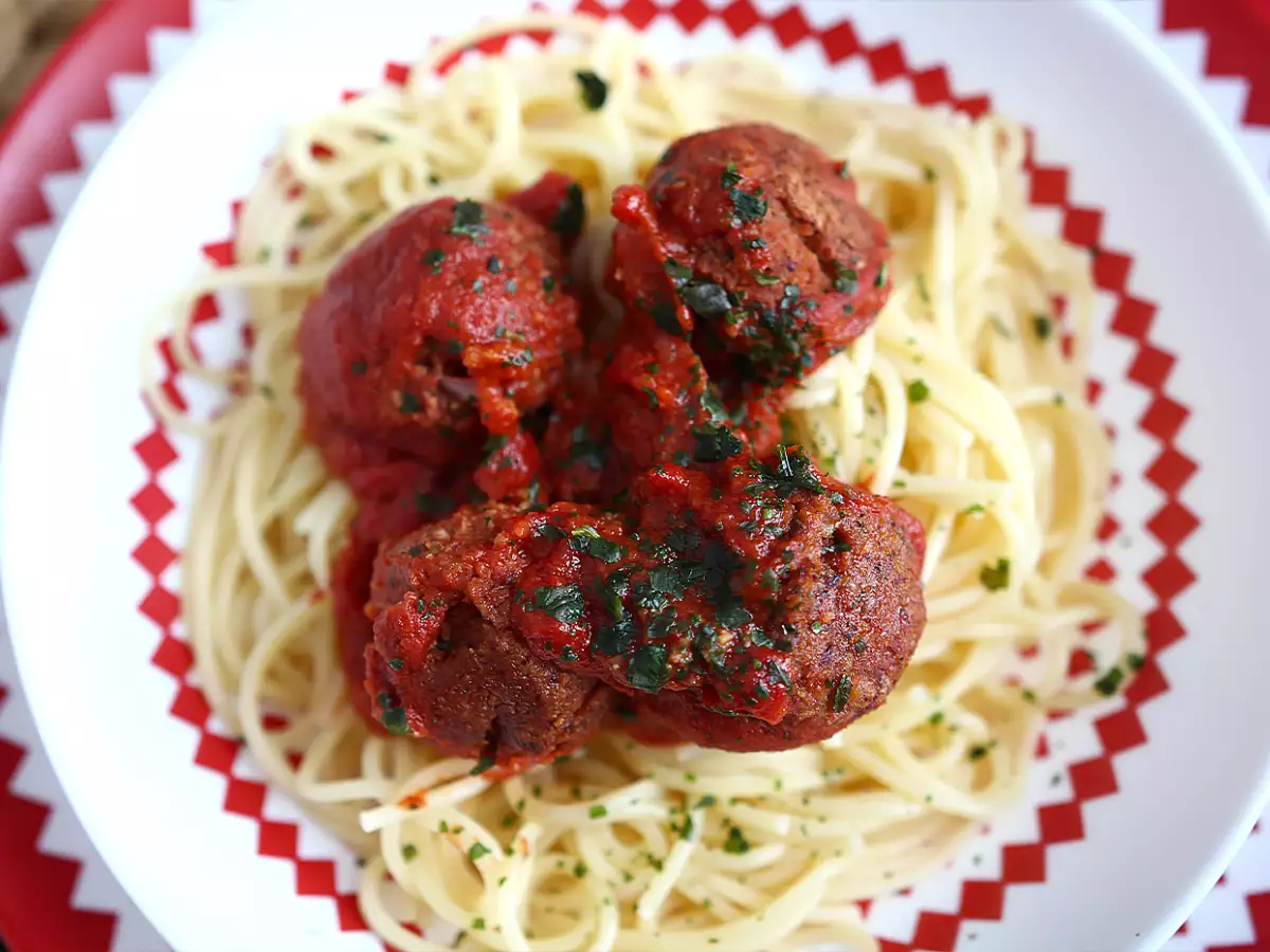 Domates Soslu Vejetaryen Seitan Köftesi - fotoğraf 4