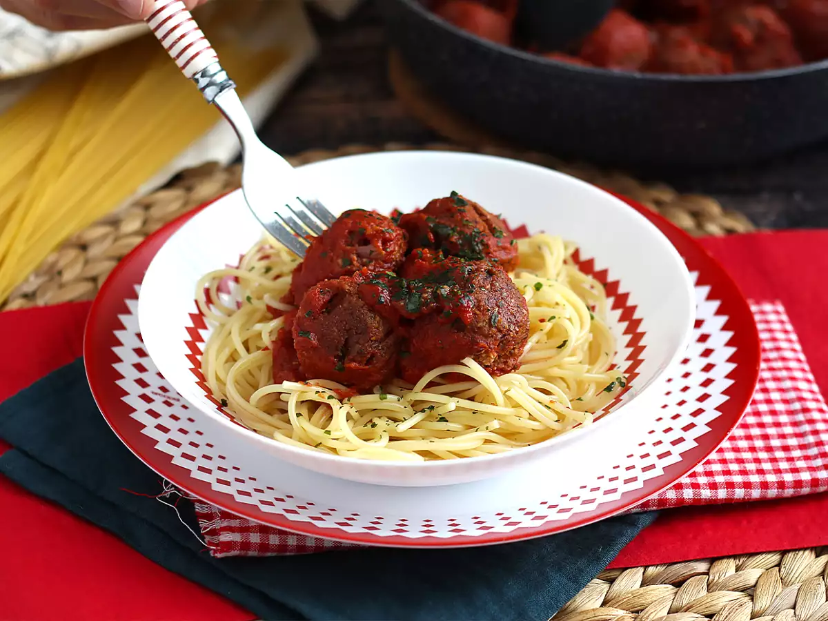 Domates Soslu Vejetaryen Seitan Köftesi - fotoğraf 5