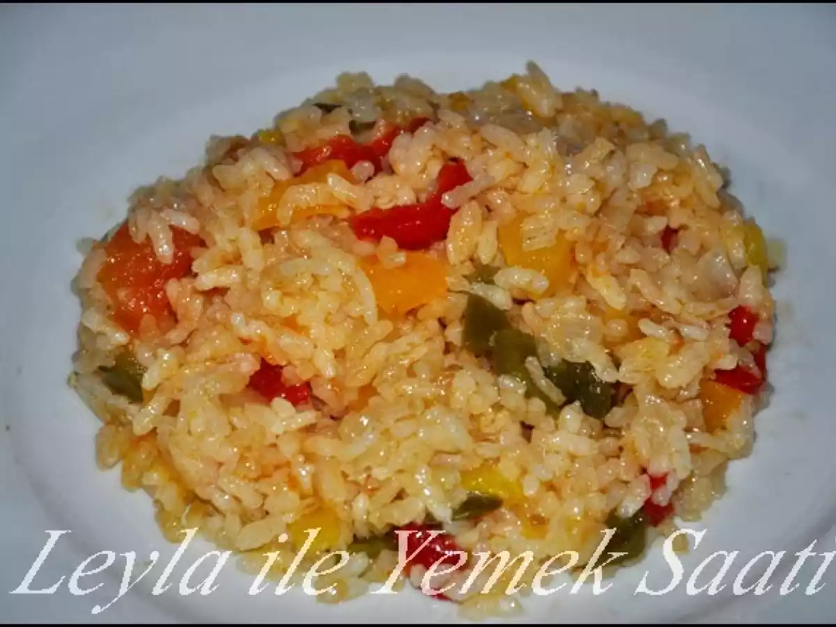 Domatesli Biberli Pirinc Pilavi