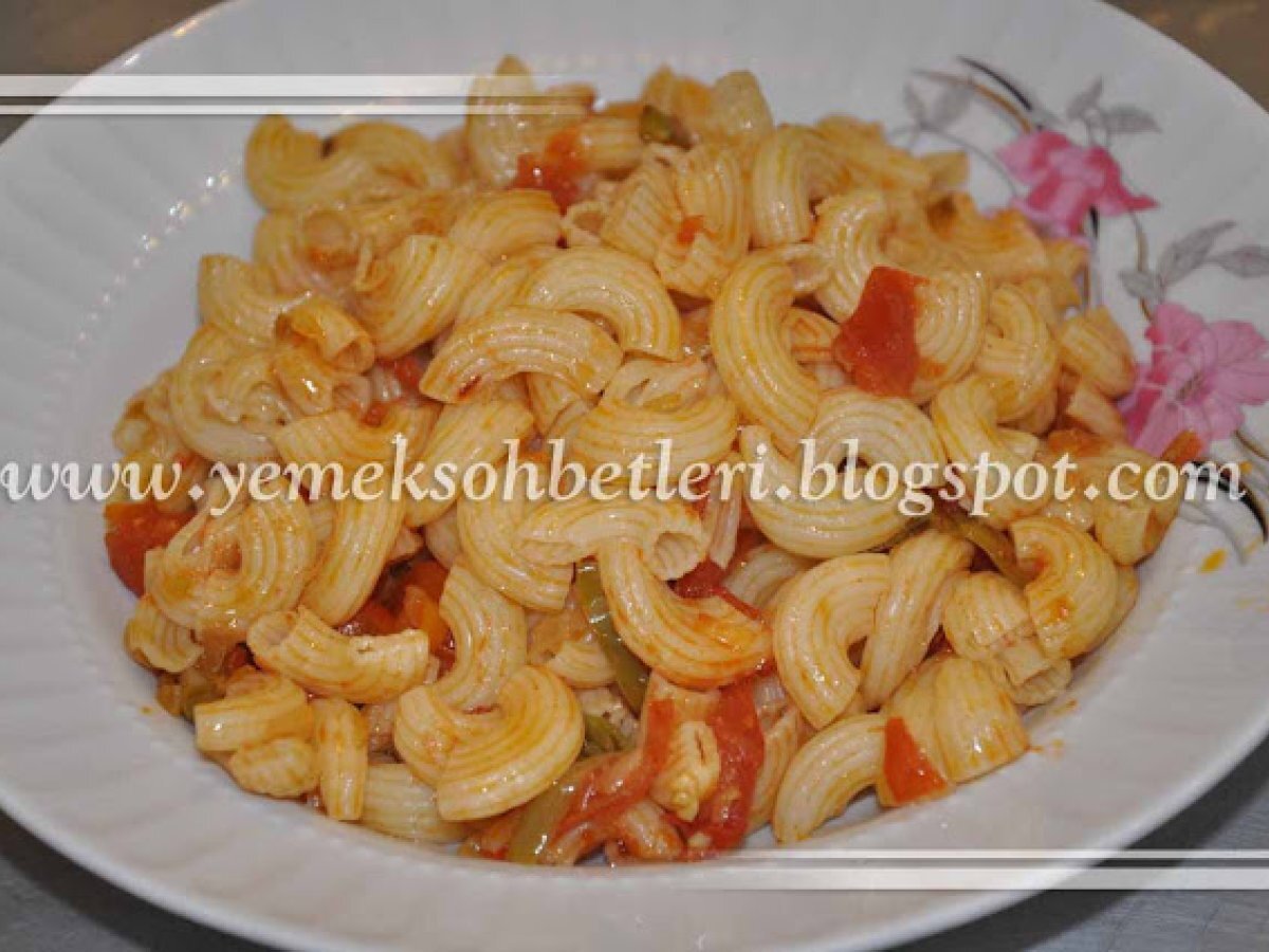 Domatesli Makarna