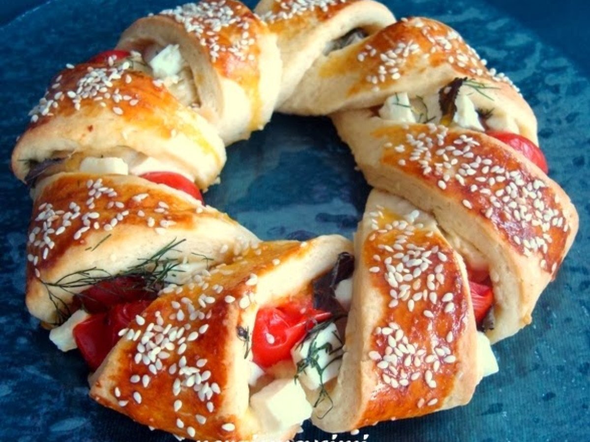 DOMATESLİ PEYNİRLİ SİMİT