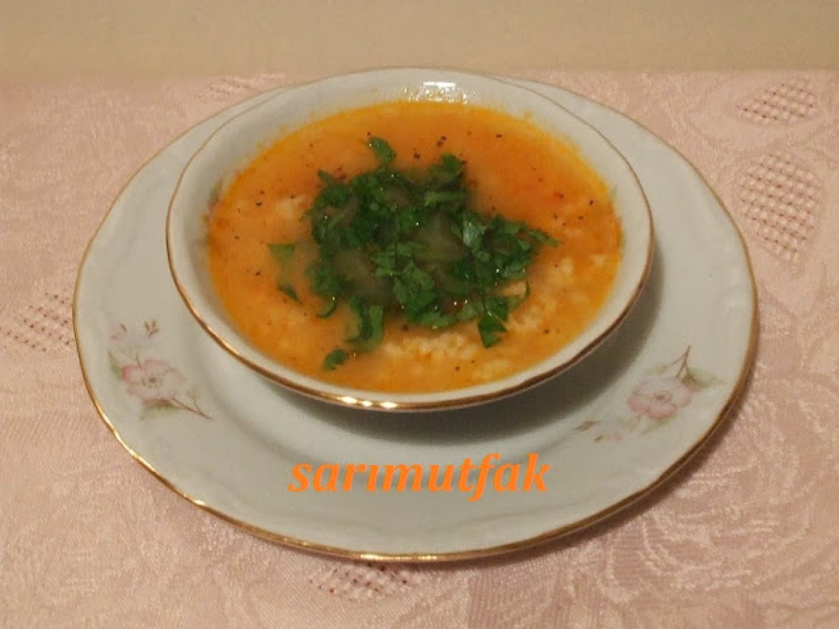 DOMATESLİ PİRİNÇLİ ÇORBA