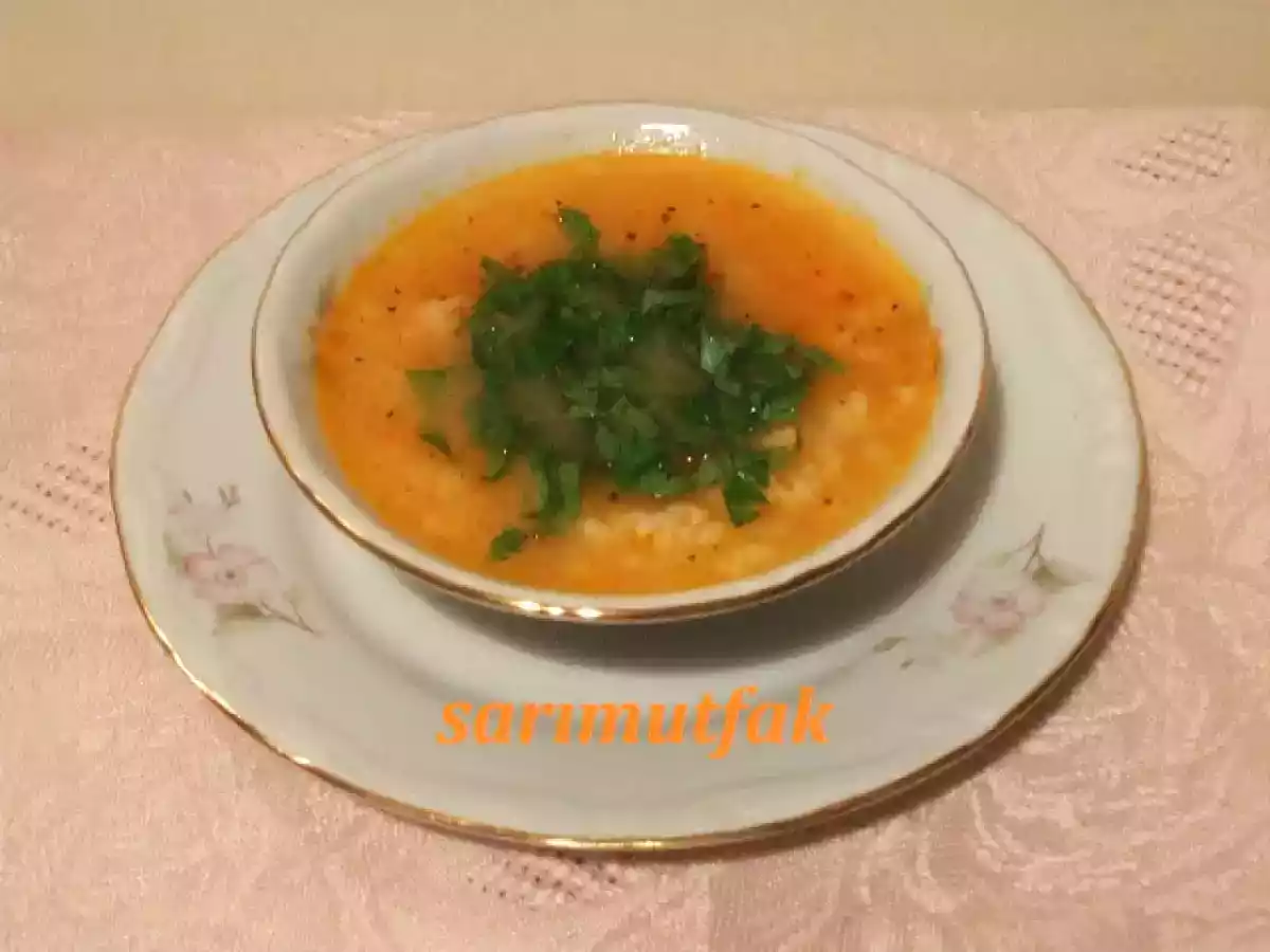 DOMATESLİ PİRİNÇLİ ÇORBA