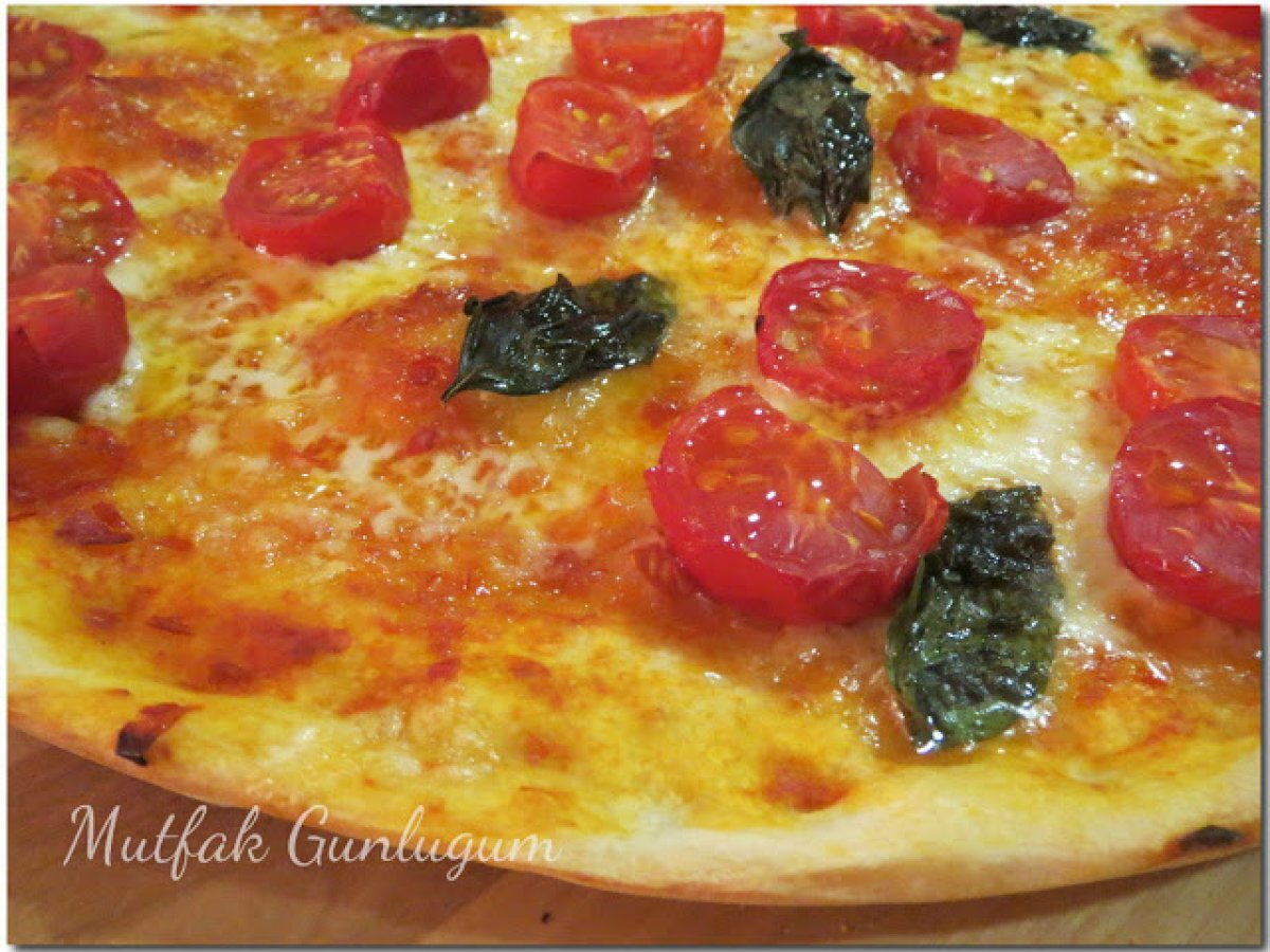 Domatesli Pizza