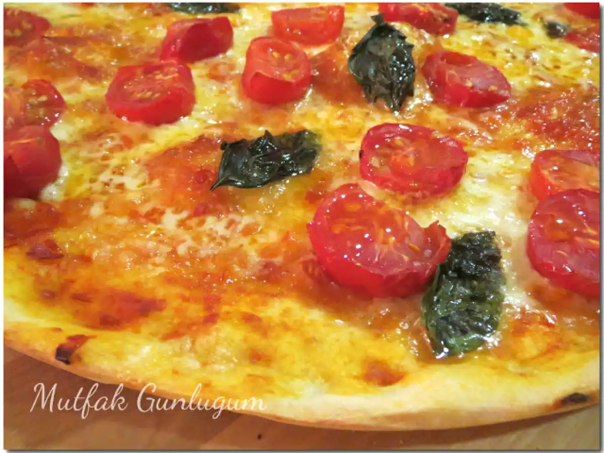 Domatesli Pizza