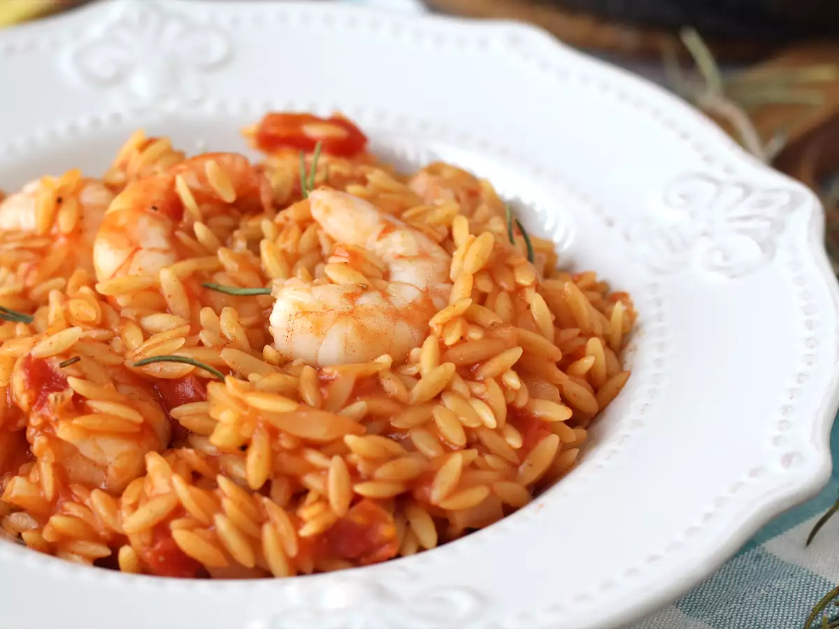 Domatesli ve Karidesli Orzo Makarna: Risotto Usulü