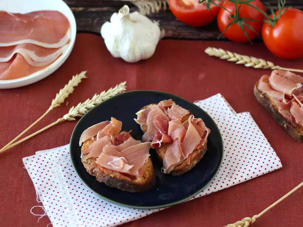 Domatesli ve Serrano Jambonlu Ekmek Dilimleri - fotoğraf 4