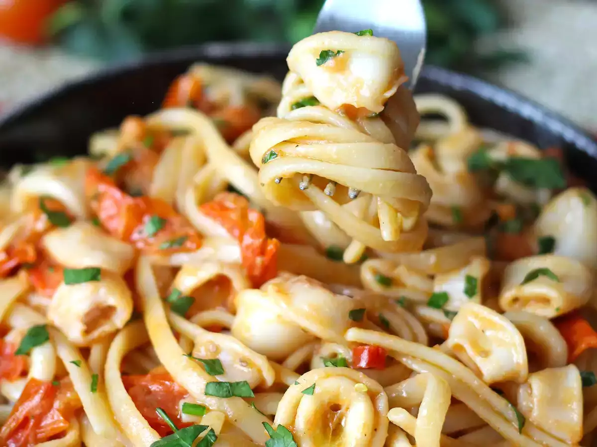 Dondurulmuş kalamar ve çeri domatesli makarna: basit ve lezzetli tarif - fotoğraf 6