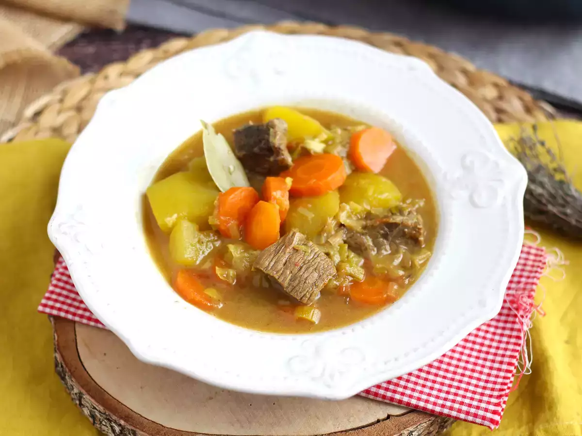 Düdüklü tencerede dana eti ve patates yahnisi - fotoğraf 3