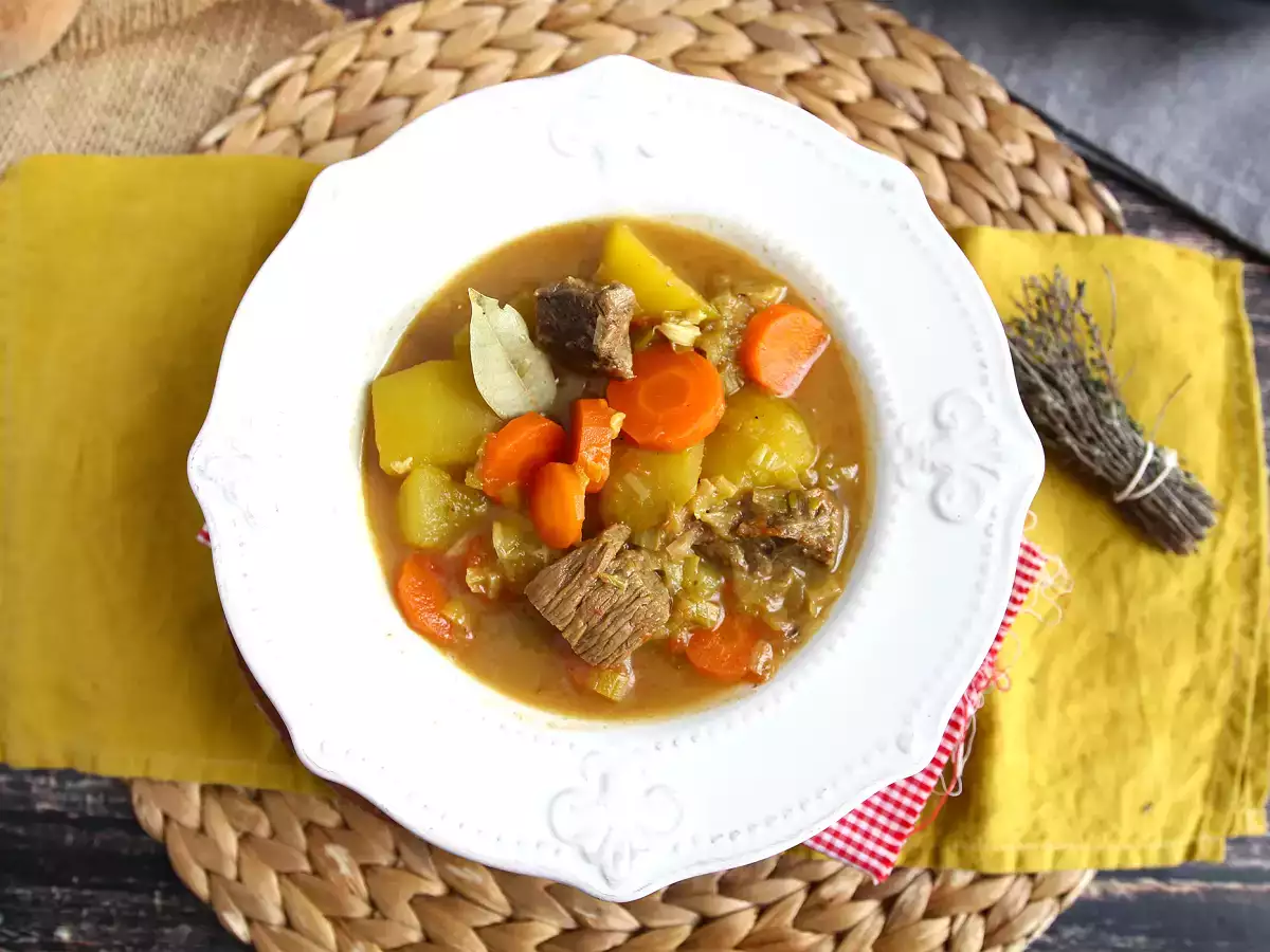 Düdüklü tencerede dana eti ve patates yahnisi - fotoğraf 4
