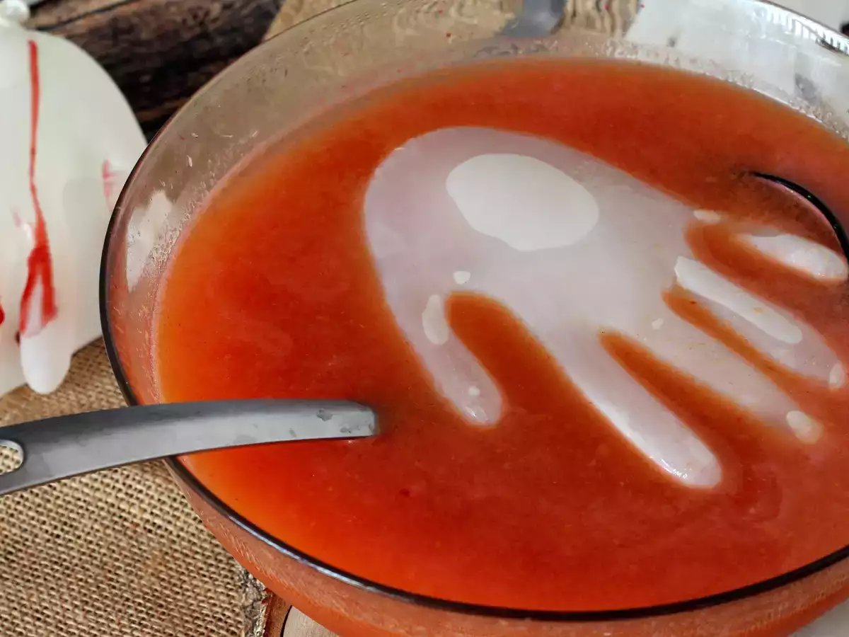 El şeklinde buz küpü ile Cadılar Bayramı kokteyli - kolay öğretici! - fotoğraf 5