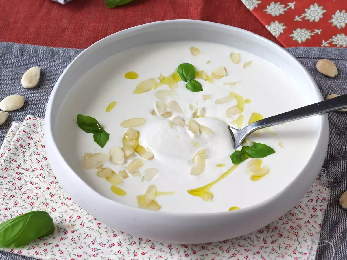 Endülüs Ajoblanco: Yaz aylarında her zaman isteyeceğiniz soğuk çorba - fotoğraf 4