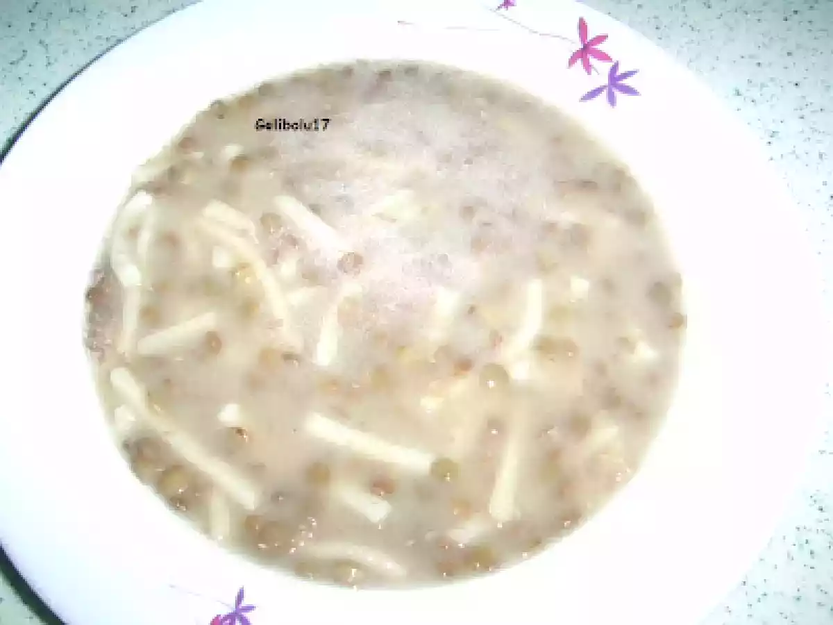 Erişteli Yeşil Mercimek Çorbası