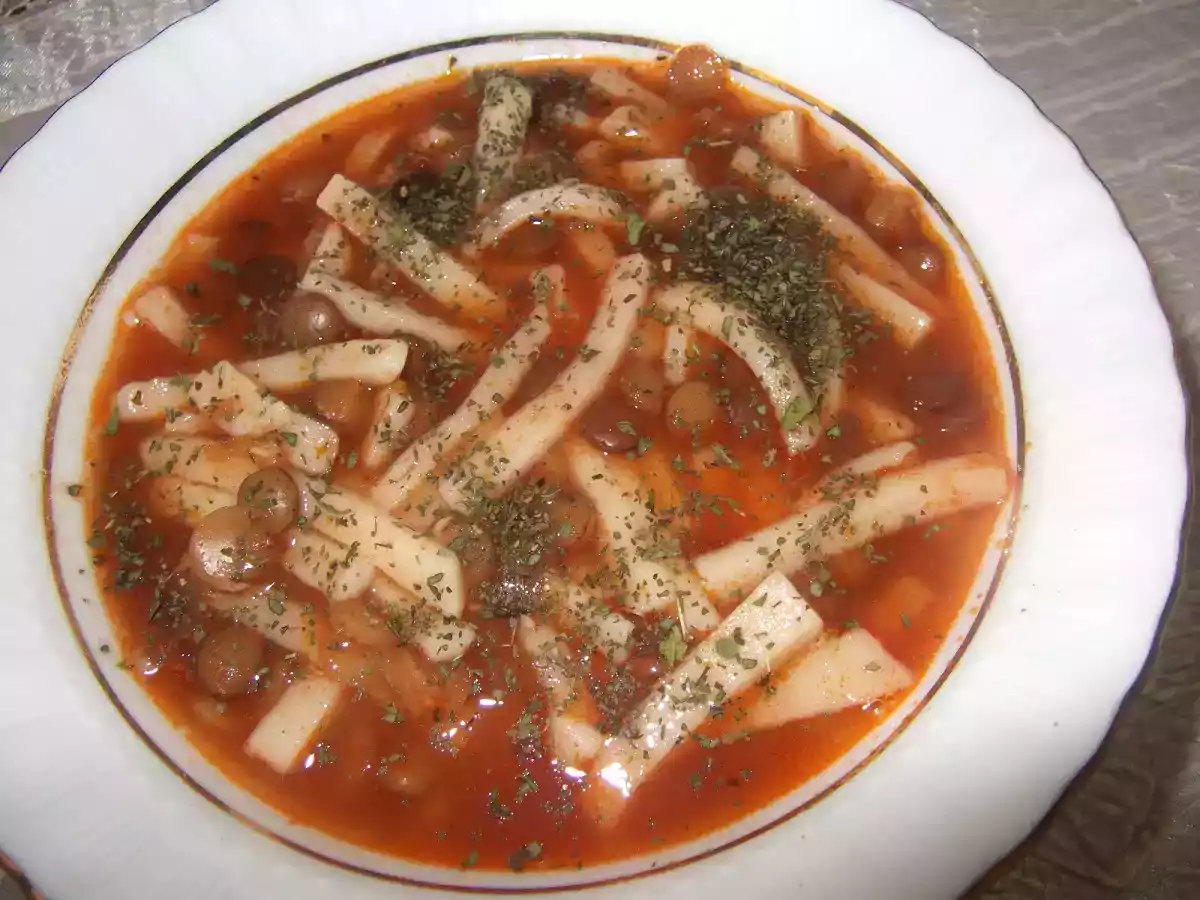 Erişteli yeşil mercimek çorbası