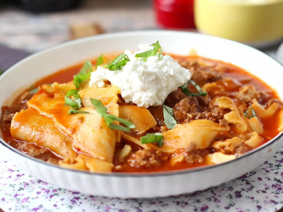 Etli, ricotta ve parmesanlı lazanya çorbası - fotoğraf 2