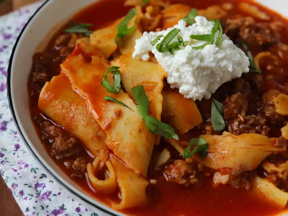 Etli, ricotta ve parmesanlı lazanya çorbası - fotoğraf 3