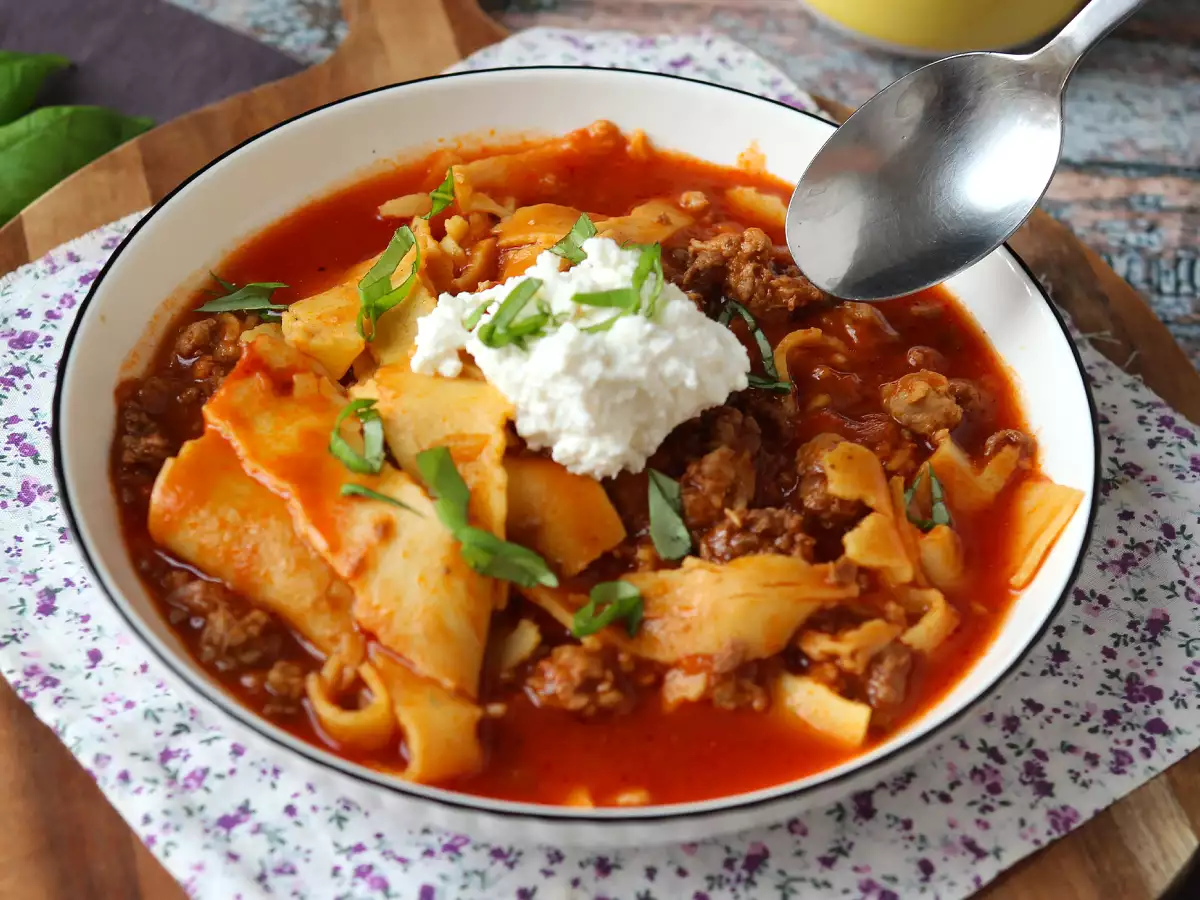 Etli, ricotta ve parmesanlı lazanya çorbası - fotoğraf 4