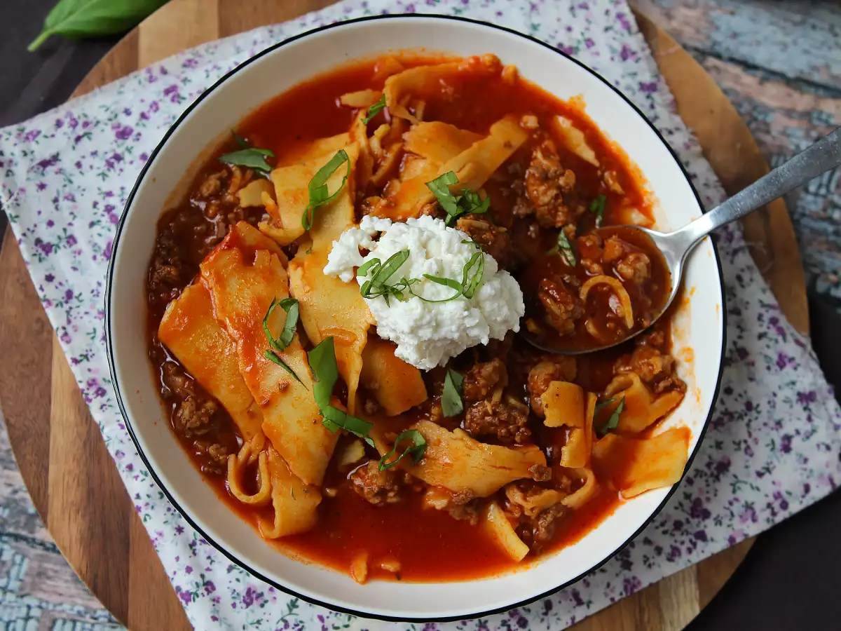 Etli, ricotta ve parmesanlı lazanya çorbası - fotoğraf 5
