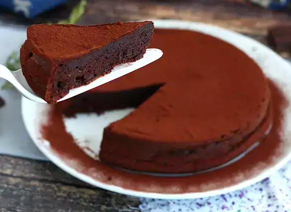 Ev yapımı çikolatalı mousse kek
