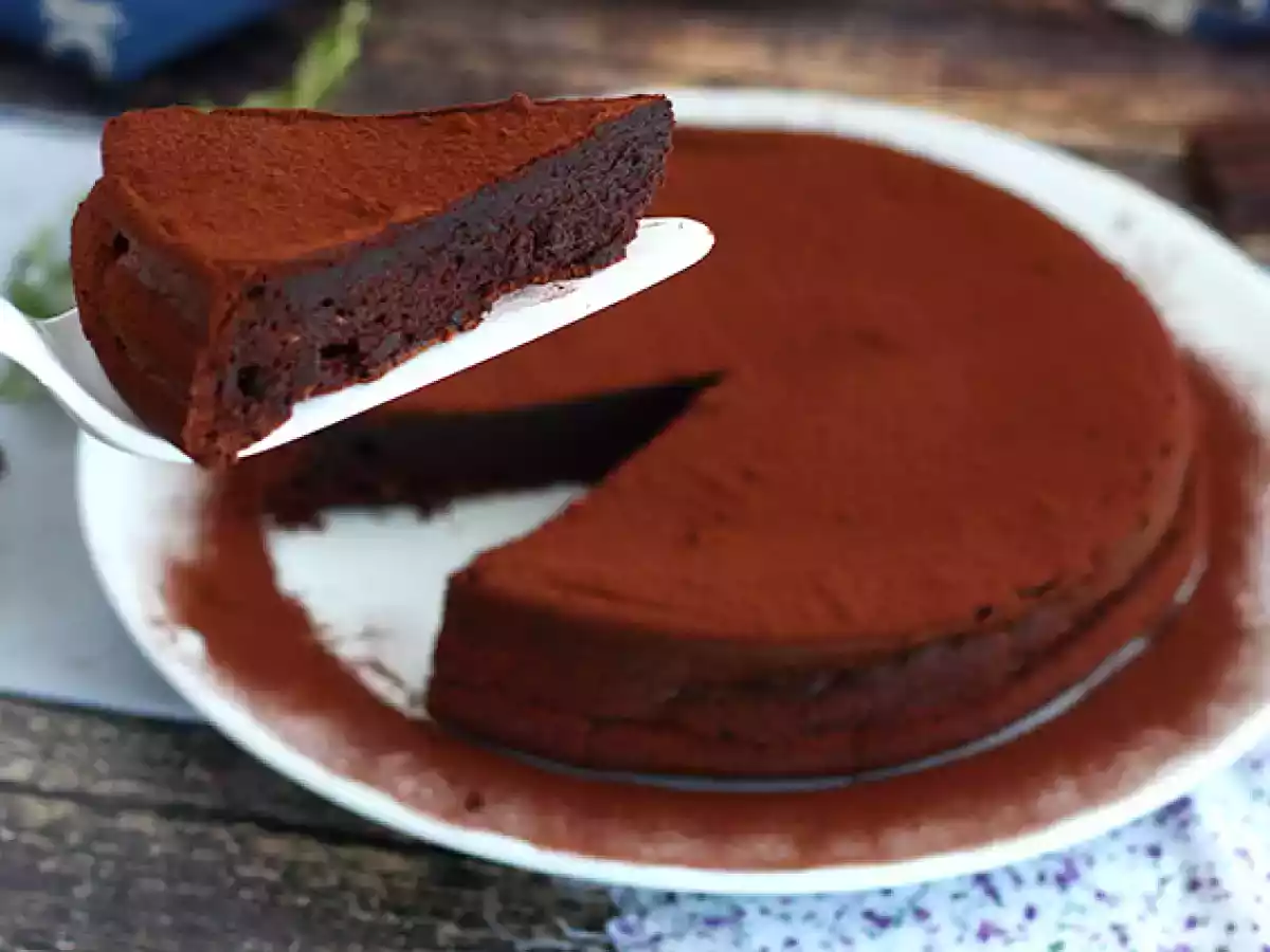 Ev yapımı çikolatalı mousse kek