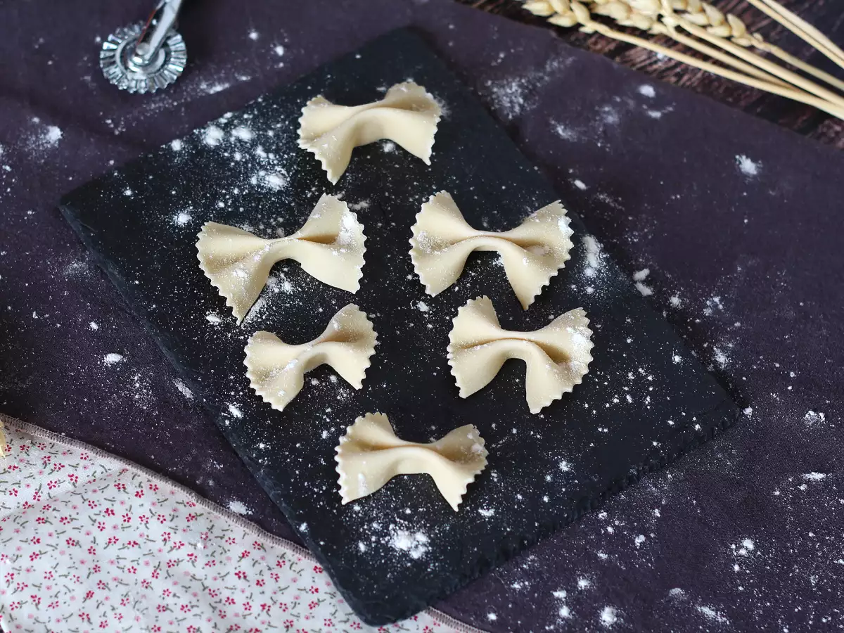 Ev Yapımı Farfalle (Kelebek Makarna)