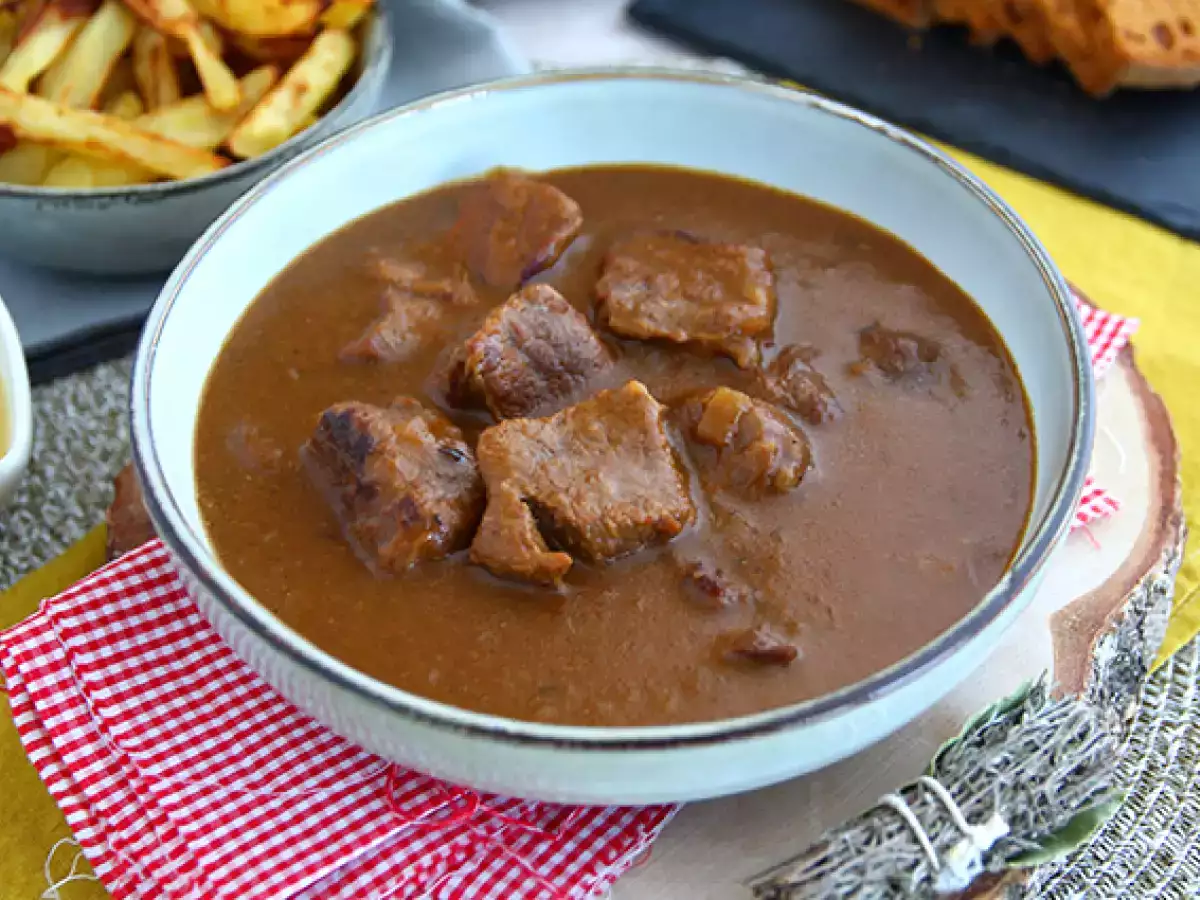 Ev Yapımı Flaman Usulü Et Yahnisi (Carbonnade Flamande)