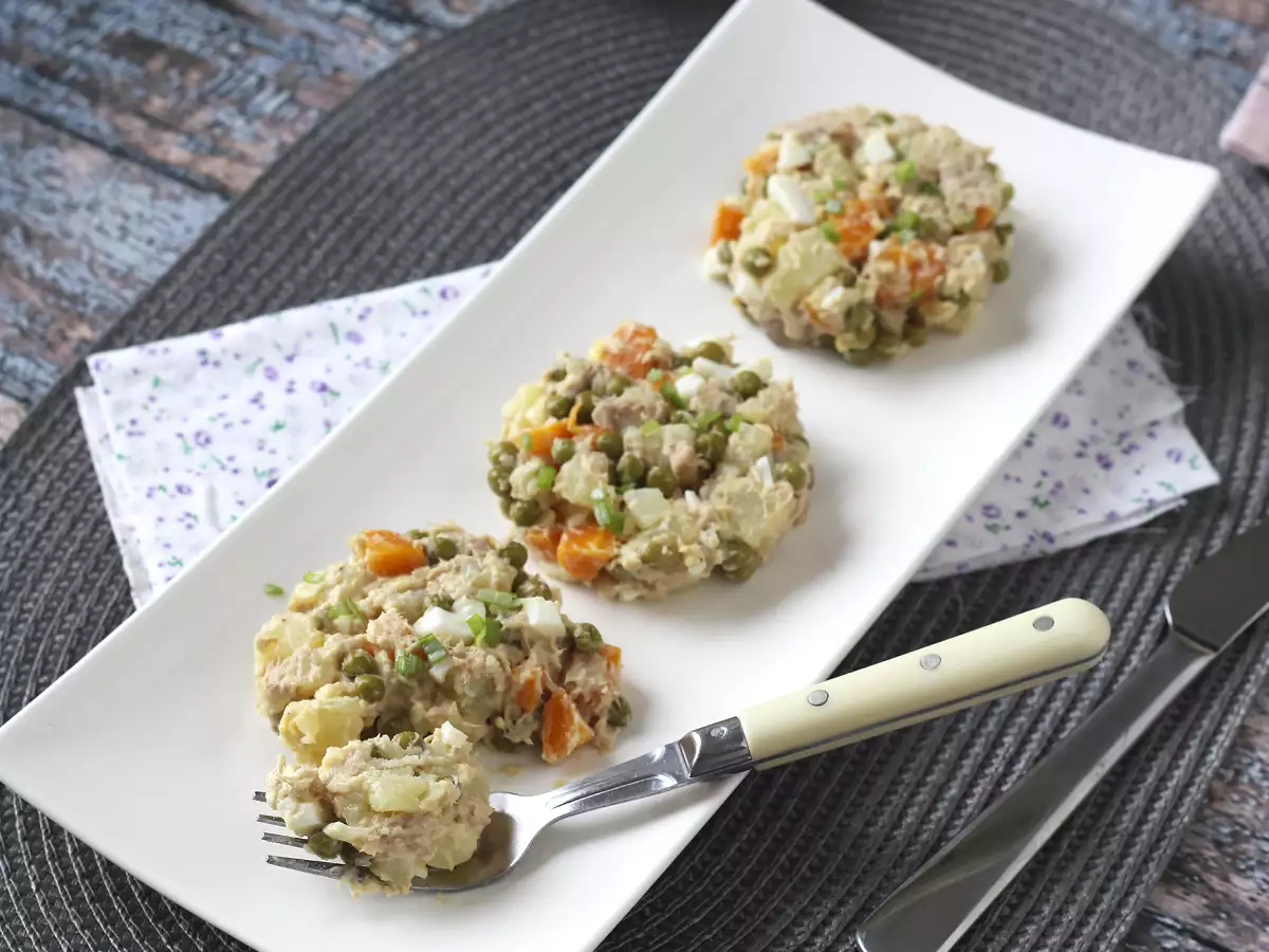 Ev yapımı mayonezli Rus salatası - fotoğraf 5