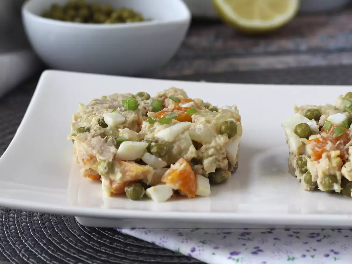 Ev yapımı mayonezli Rus salatası - fotoğraf 6