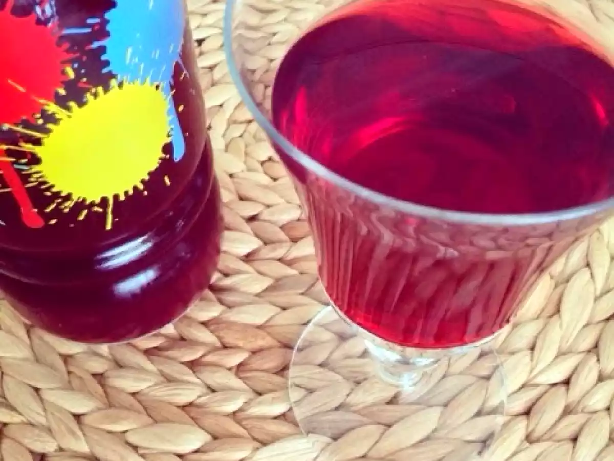 Ev Yapımı Vişne Suyu